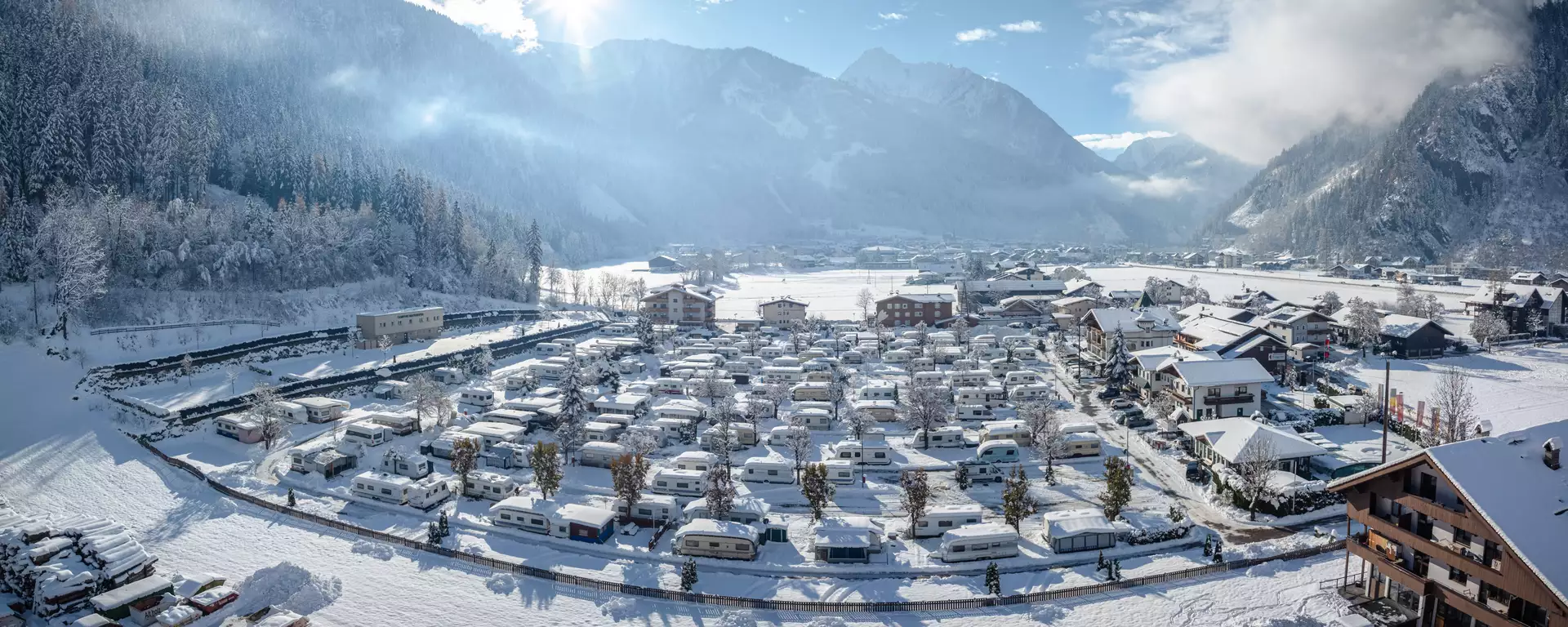 Campingplatz Mayrhofen im Winter © becknaphoto - Thomas Eberharter Drohnenaufnahme vom Campingplatz im Winter mit Schnee